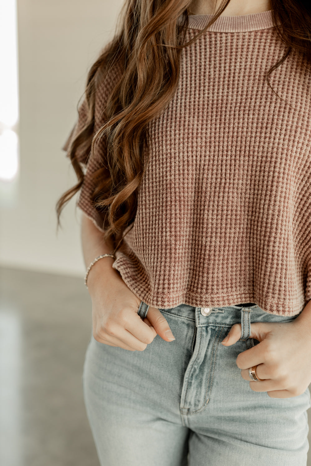 RUFFLED GARMENT MINERAL-WASHED CROPPED TEE-BURGUNDY