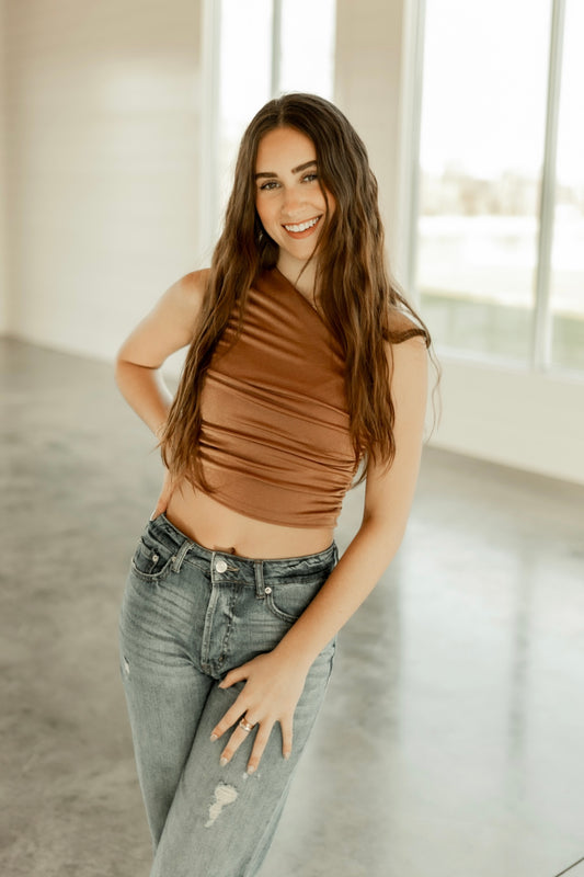 RUCHED ONE SHOULDER TOP-BROWN