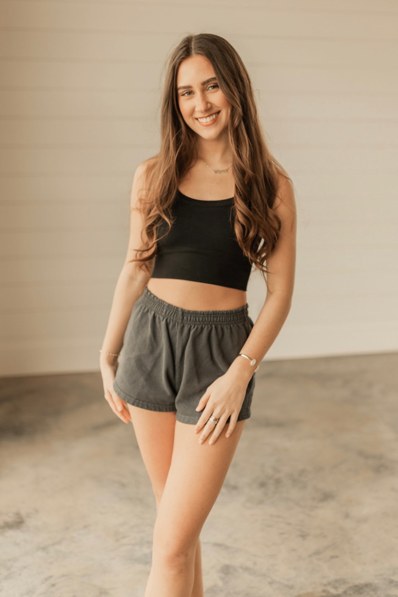 DEEP SCOOP NECK CROP TOP