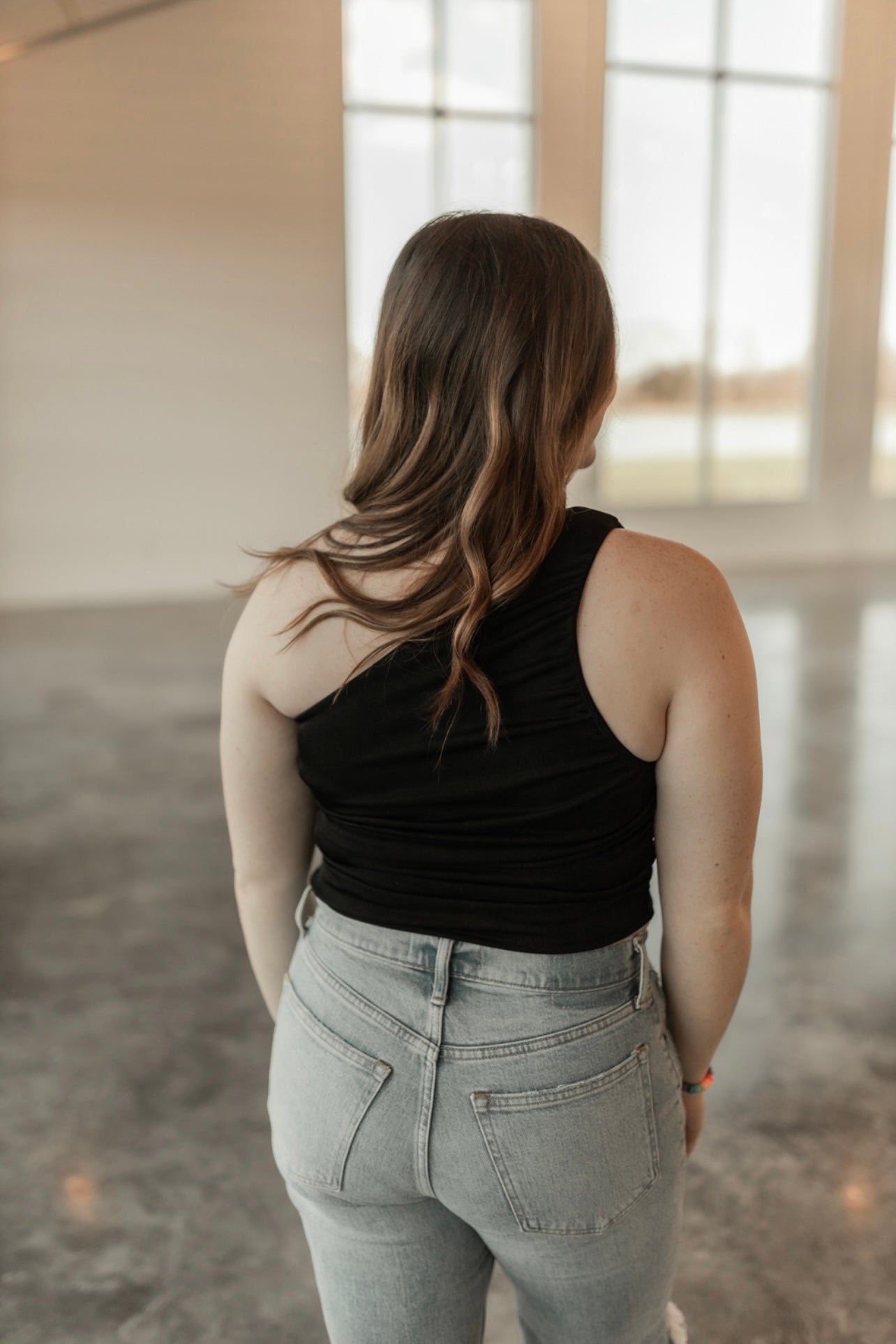 RUCHED ONE SHOULDER TOP-BLACK
