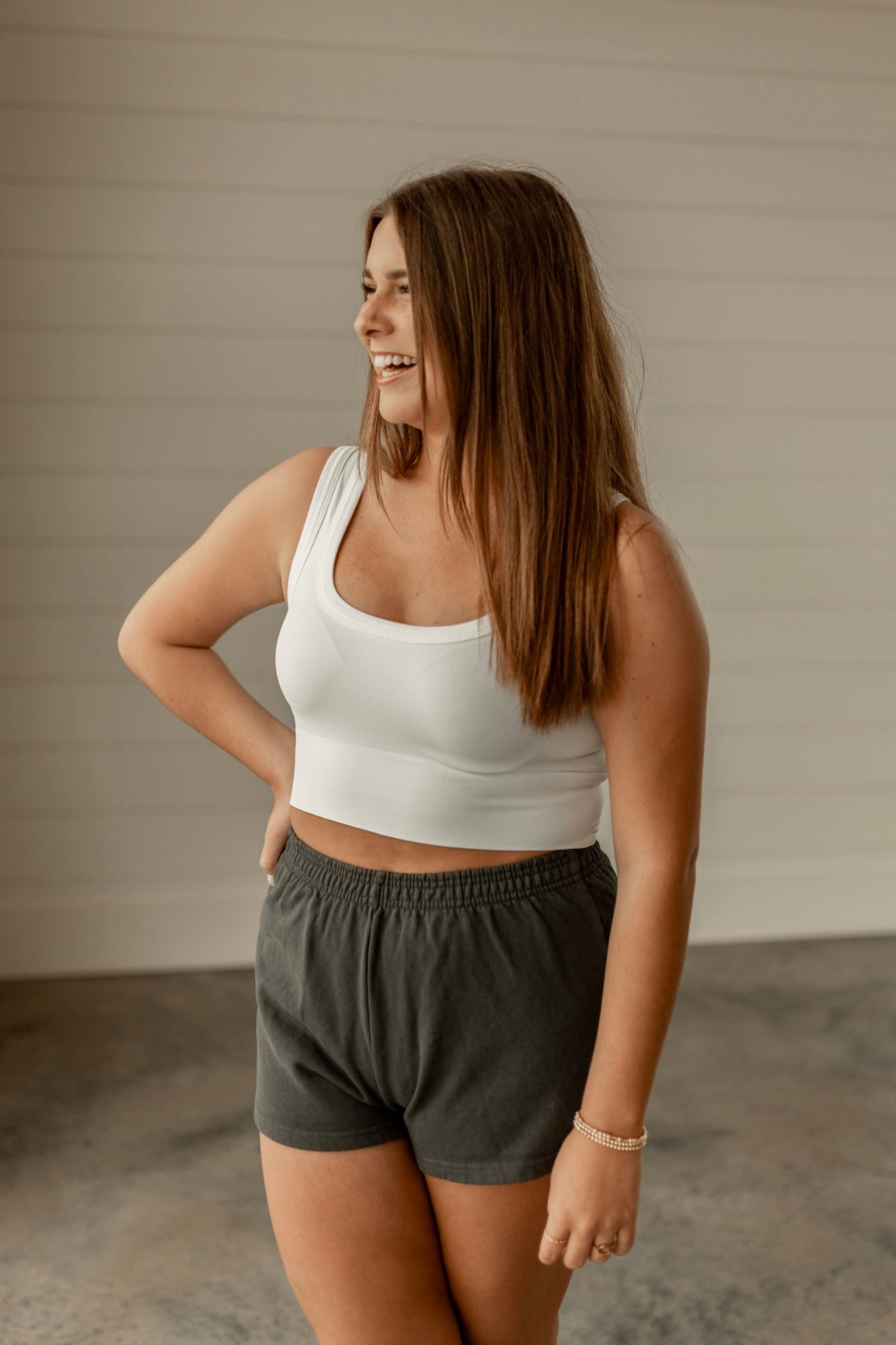 DEEP SCOOP NECK CROP TOP