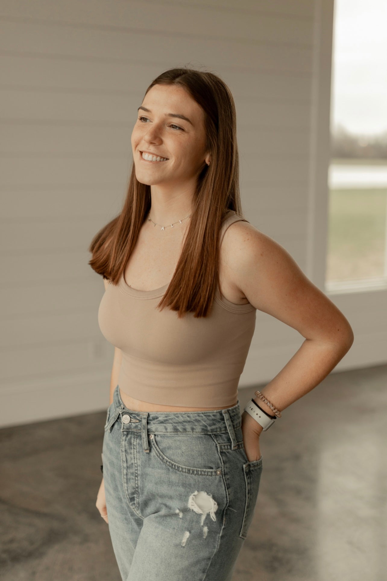 DEEP SCOOP NECK CROP TOP